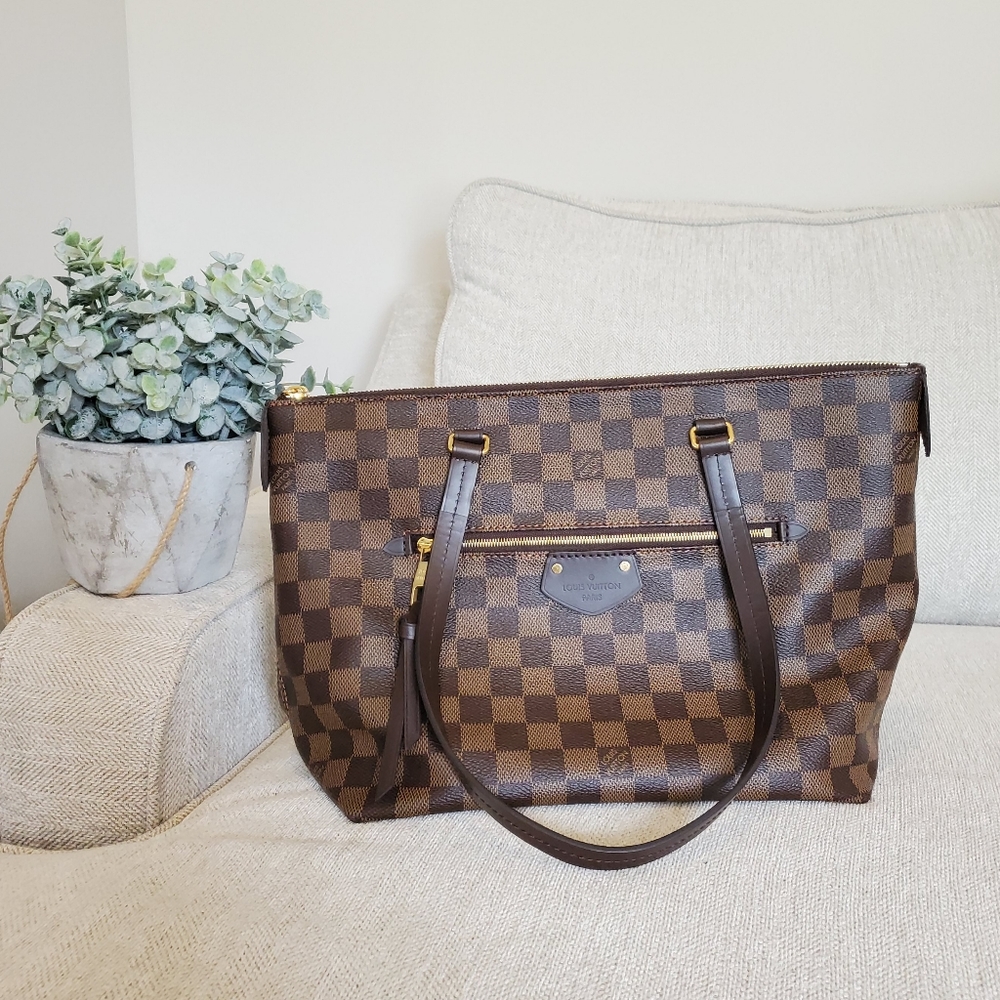 Almost new authentic Louis Vuitton Iena PM